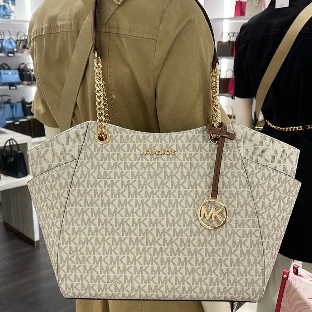 MICHAEL KORS
Jet Set Large Signature Shoulder Tote Bag
Vanilla
NWT - Picture 1 of 16